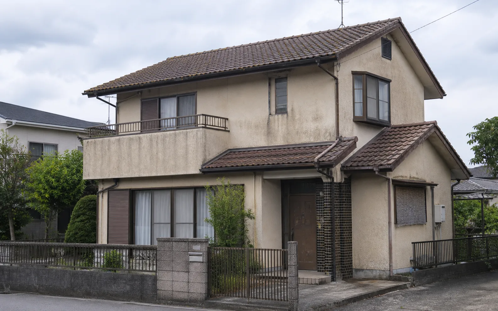 外壁・屋根塗装の施工前イメージ